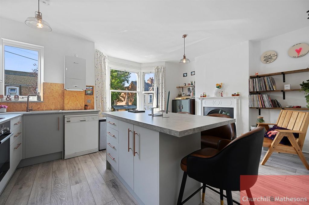 Property photo 3 of 13