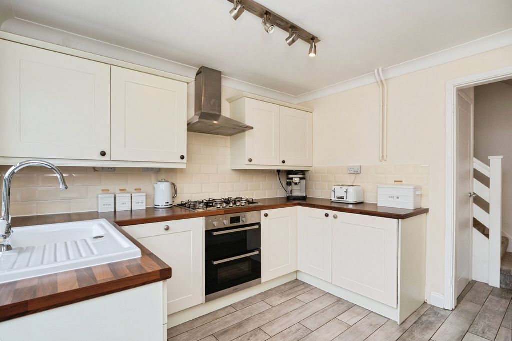 Property photo 3 of 13 Kitchen 2