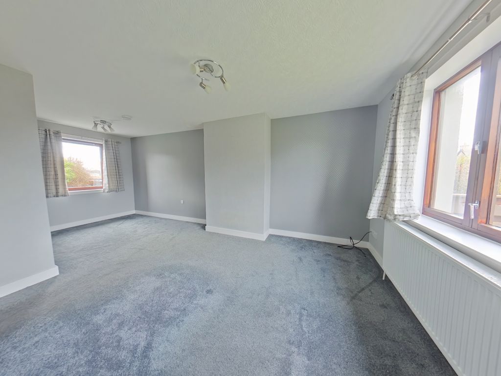 Property photo 1 of 6 Photo 4