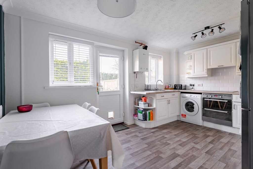 Property photo 2 of 16