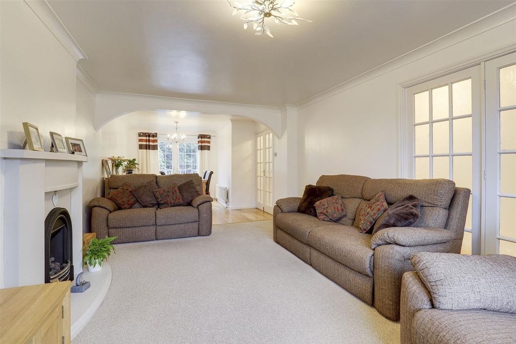 Property photo 3 of 30 Living Room