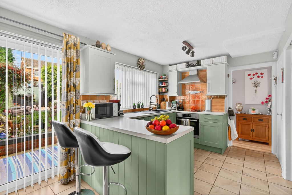 Property photo 3 of 33