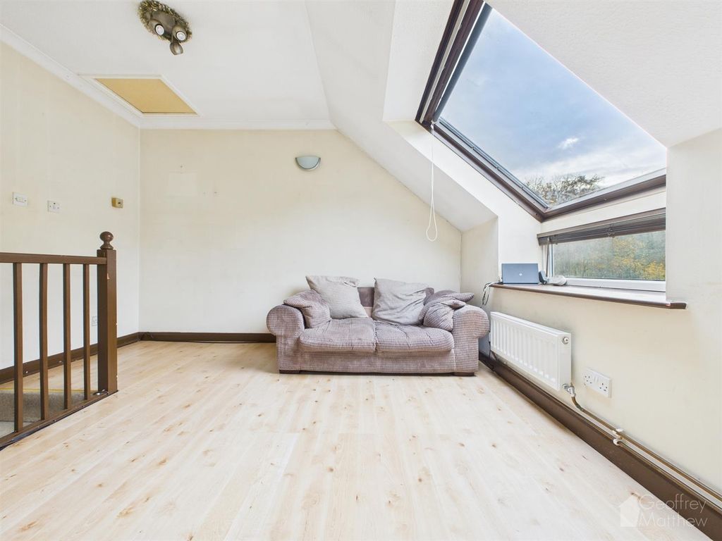 Property photo 3 of 9 Cam02365G0-Pr0380-Still004.Jpg