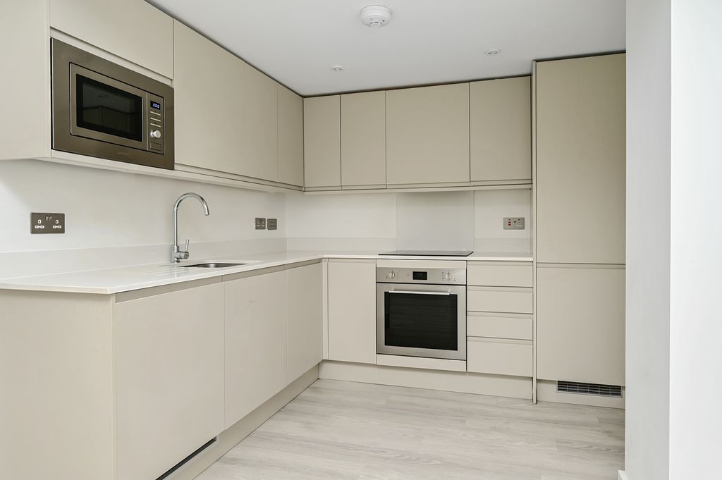 Property photo 2 of 9 Kitchen