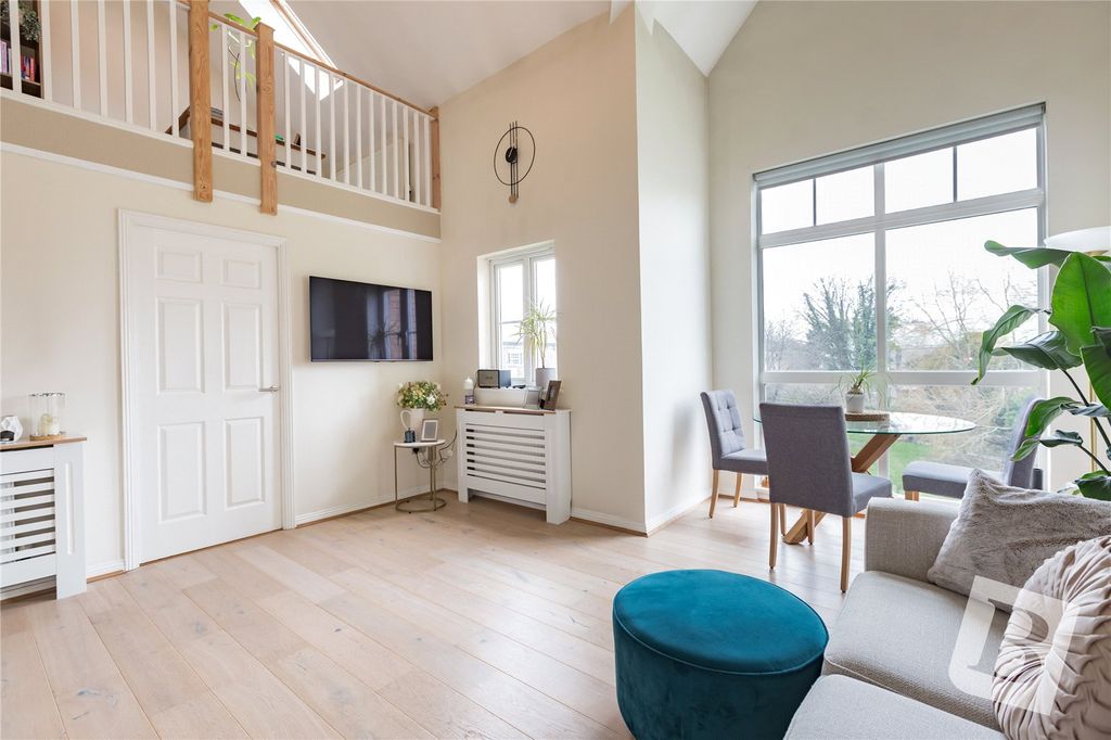 Property photo 1 of 17 Living / Dining