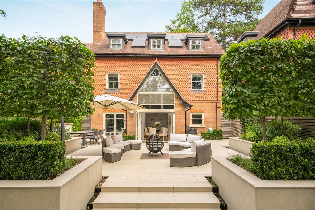 Property photo 3 of 34