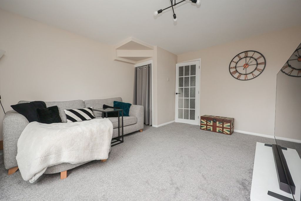 Property photo 3 of 18 4947413