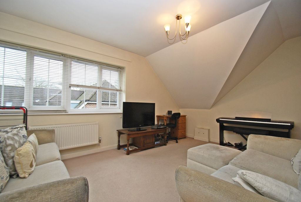 Property photo 2 of 11 Living Room