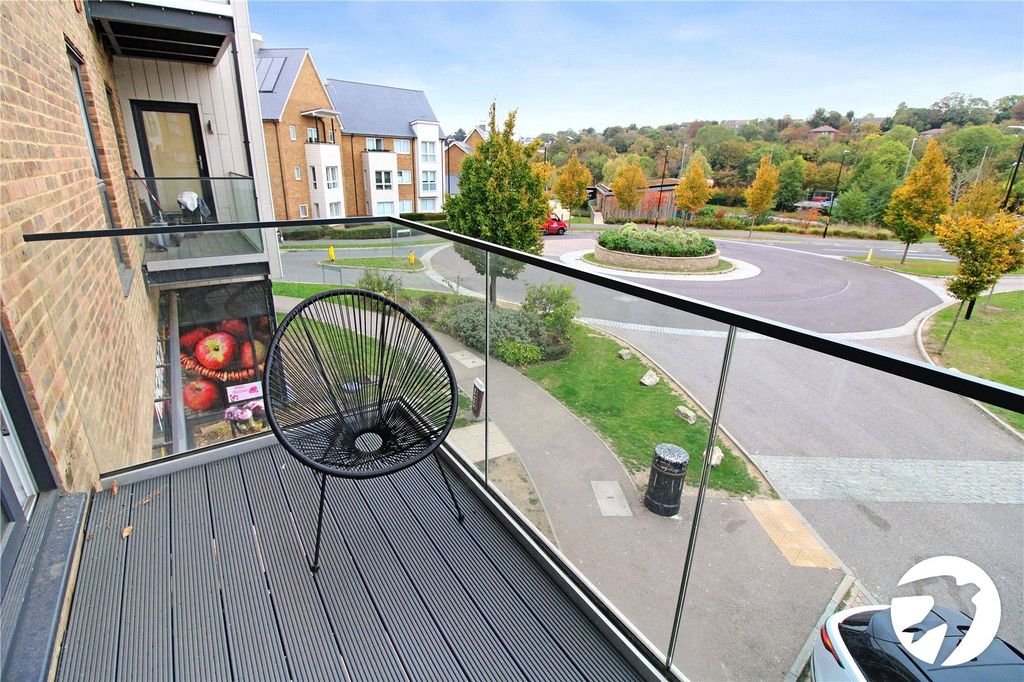 Property photo 3 of 8 Balcony