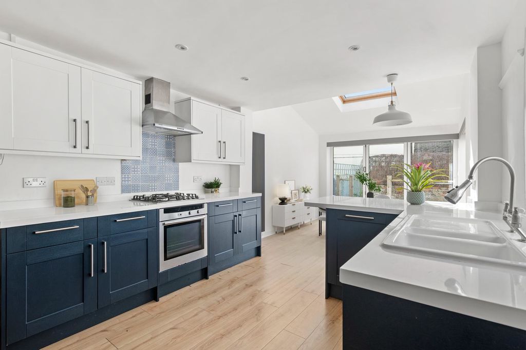 Property photo 2 of 13 Photo 15