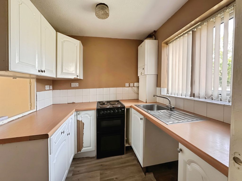 Property photo 3 of 8 Kitchen