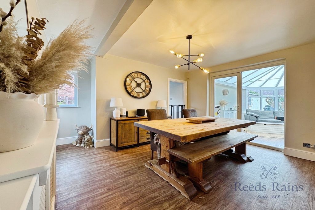 Property photo 2 of 14 Dining Room