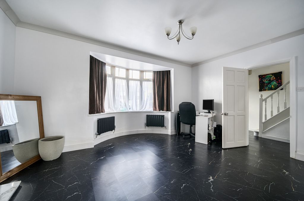 Property photo 2 of 25 1317157-12-686692...