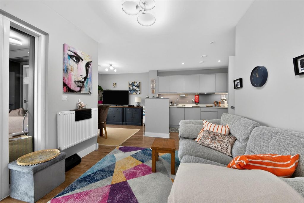 Property photo 3 of 12 Nfy1088173.Jpg