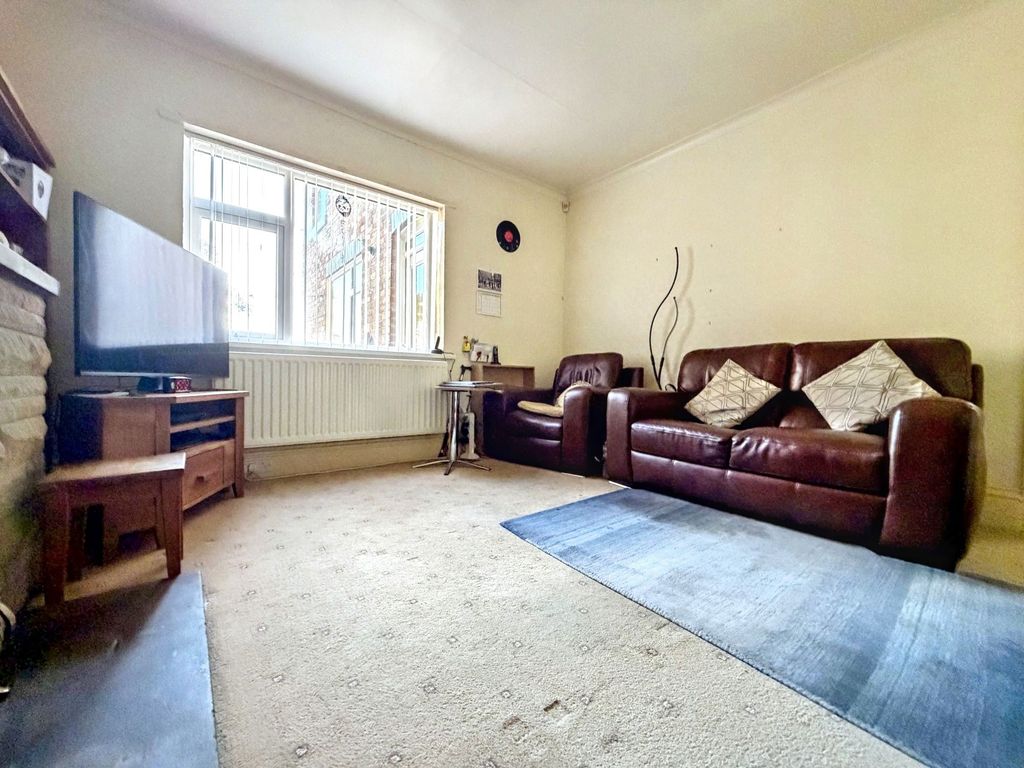 Property photo 2 of 34