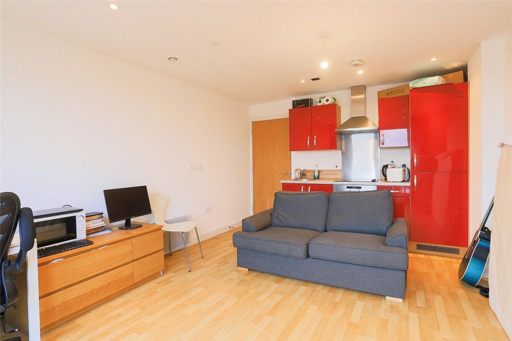 Property photo 3 of 10 Picture