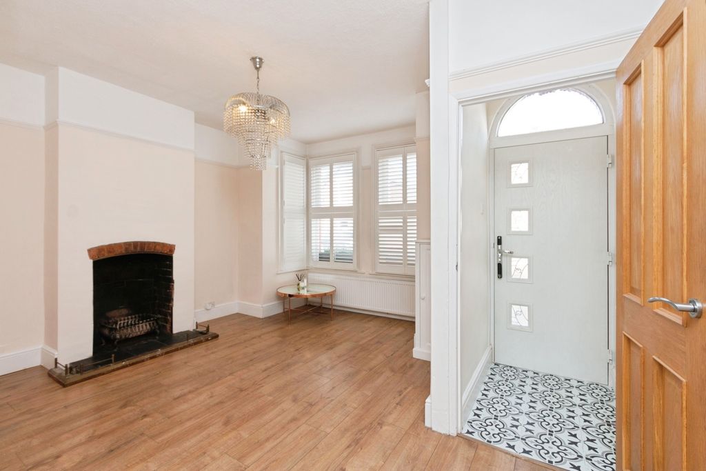 Property photo 3 of 16 Pbox-Img.Jpg