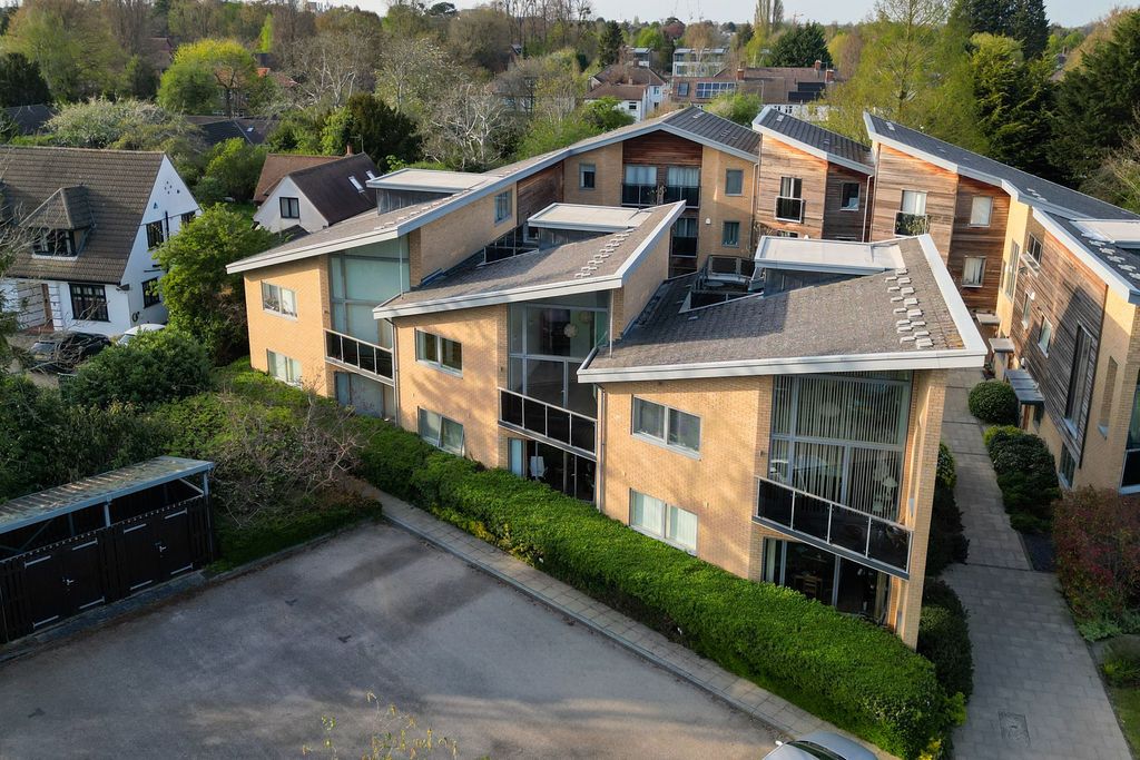 Property photo 1 of 28