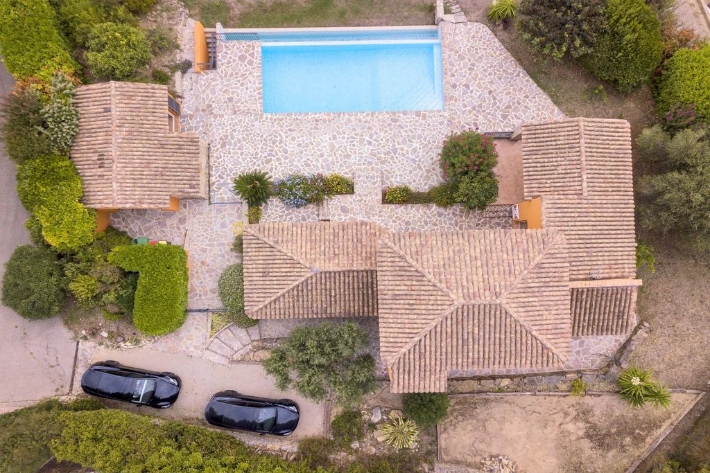 Property photo 1 of 24