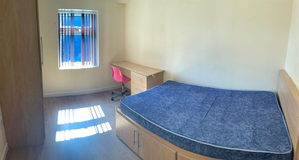 Property photo 3 of 10 A Compact Single Bedroom Featuring A Single Bed, A...