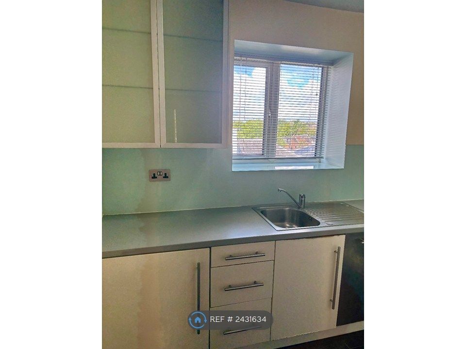 Property photo 3 of 16 Kitchen