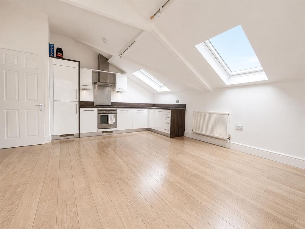 Property photo 3 of 6 639Ae443-5991-46CE-Accd-A3975E2Af441.Png
