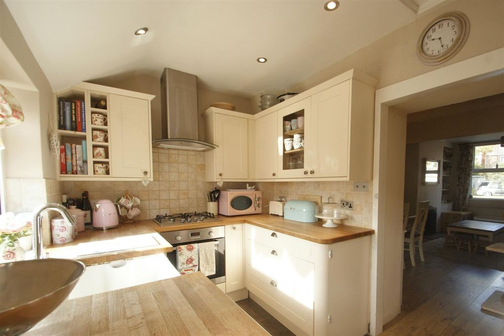 Property photo 3 of 6 Kitchen