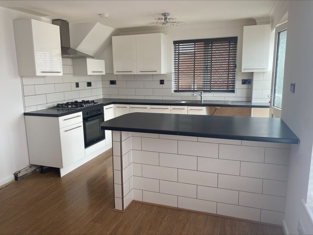 Property photo 2 of 18 Kitchen