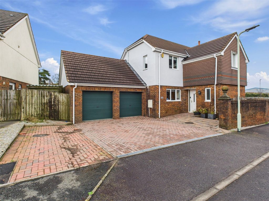 Property photo 1 of 18 Front