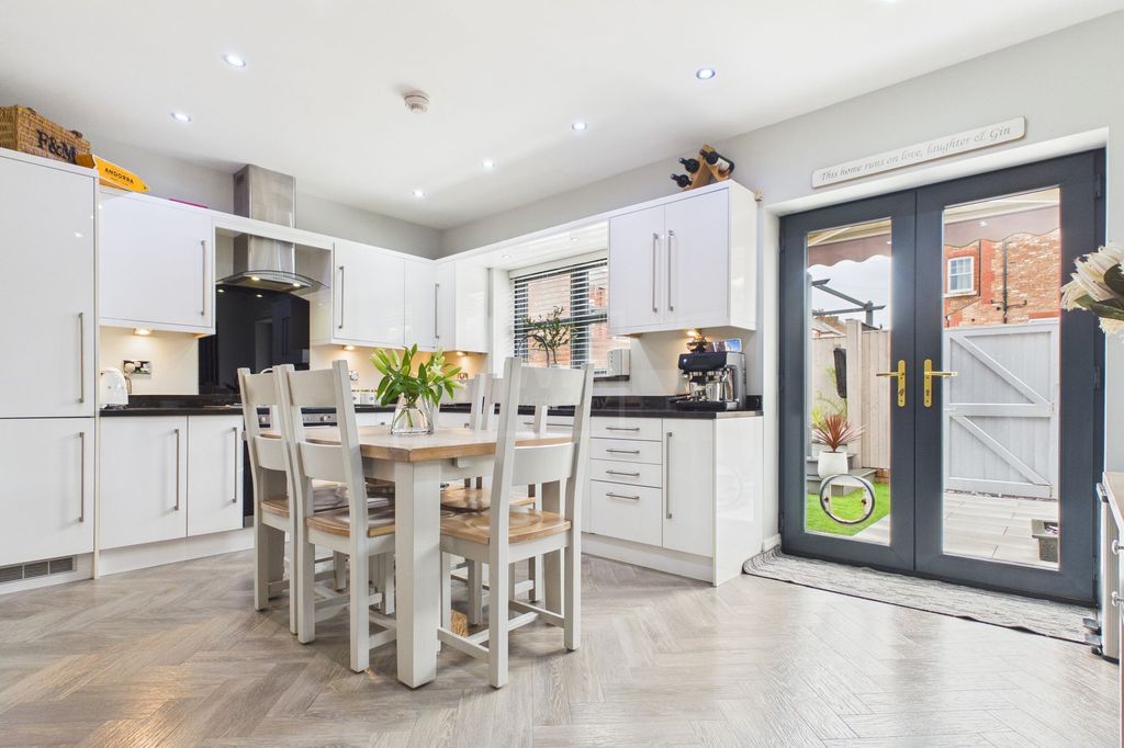 Property photo 3 of 24 Kitchen Diner