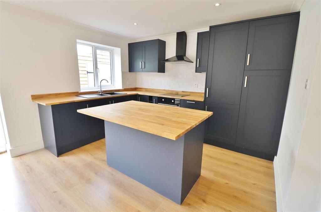 Property photo 3 of 23 Kitchen Diner