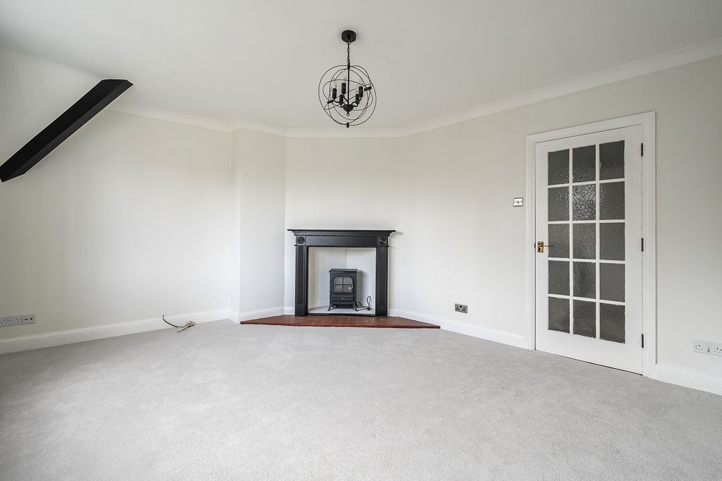 Property photo 3 of 11 Living Room