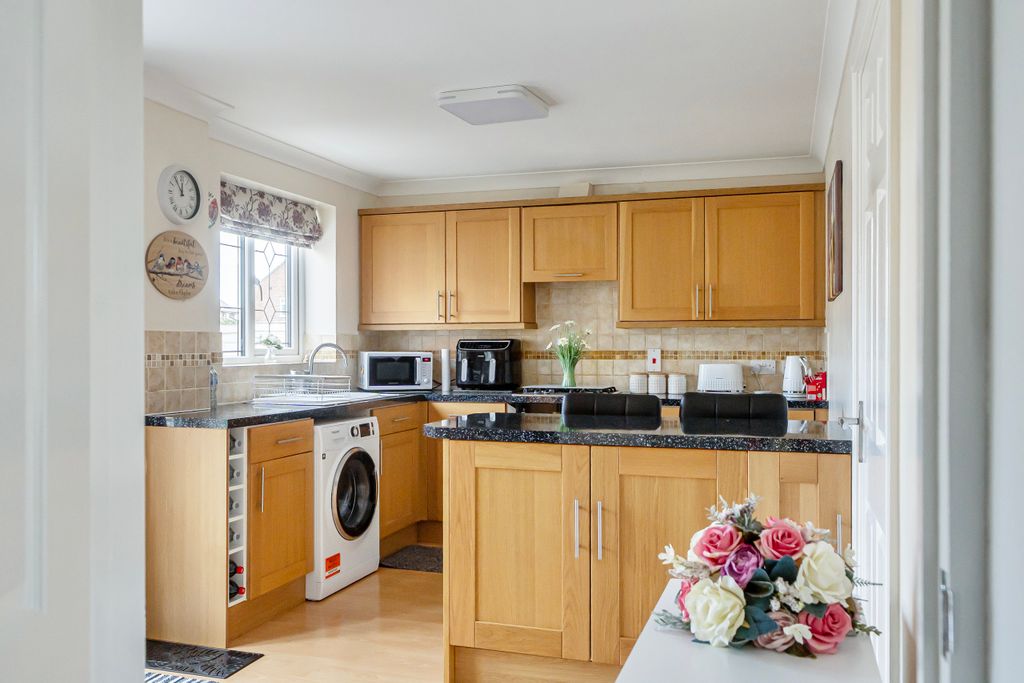 Property photo 3 of 29 1425560-12-69B1648A90Edb