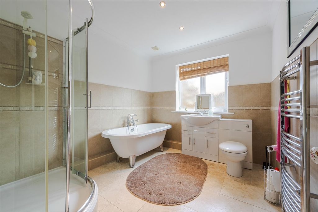 Property photo 2 of 20 Bathroom