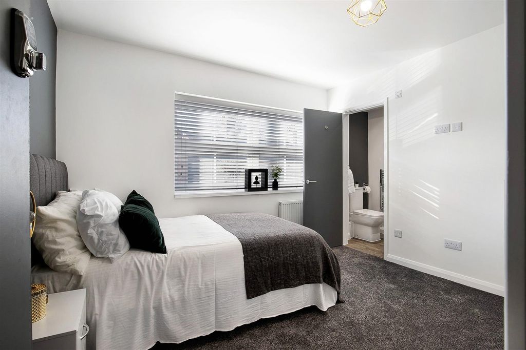 Property photo 3 of 13 34_Militaryrd_HMO (53 Of 89).Jpg