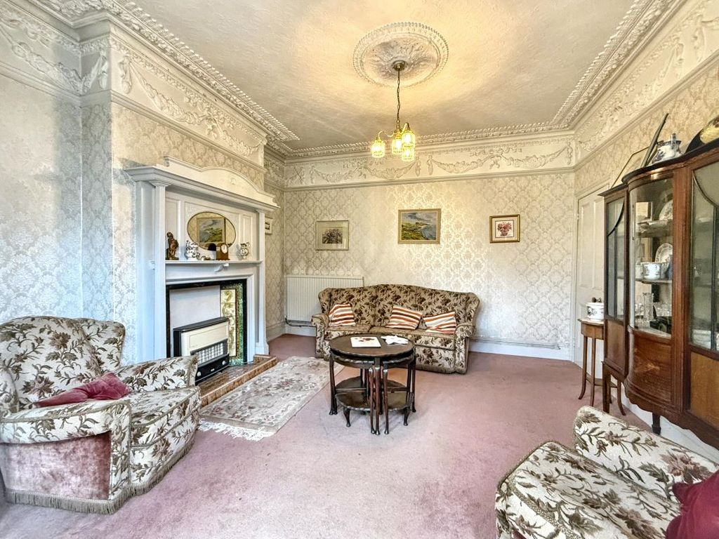 Property photo 2 of 25