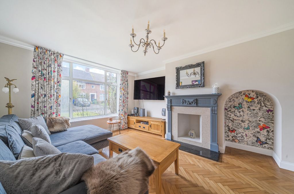 Property photo 2 of 18 1381743-1-692d88A...