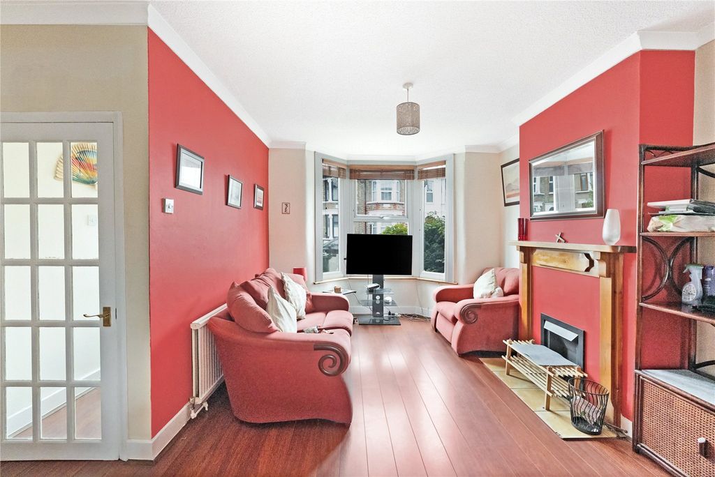 Property photo 2 of 17 Picture No. 11