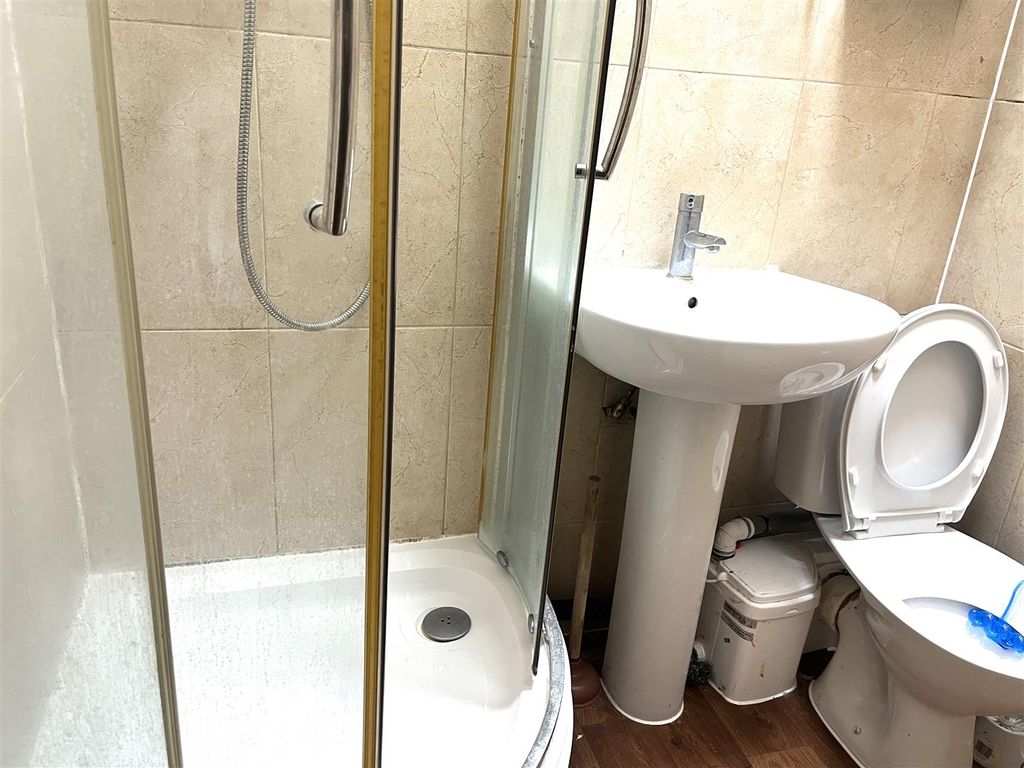 Property photo 2 of 4 On-Suite Bathroom