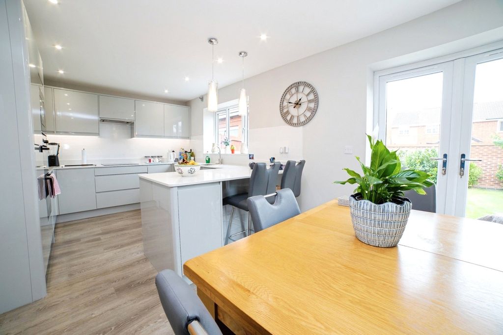 Property photo 3 of 17 Photo