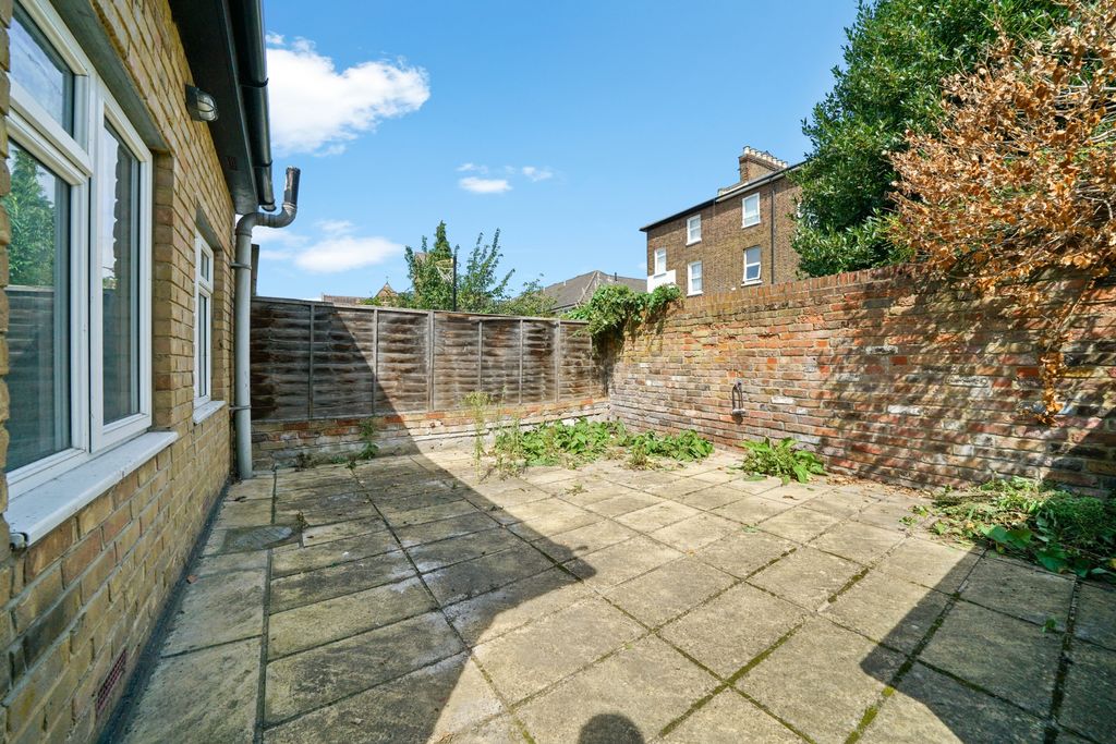 Property photo 2 of 8