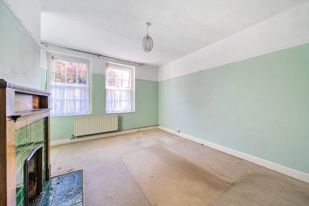 Property photo 3 of 11