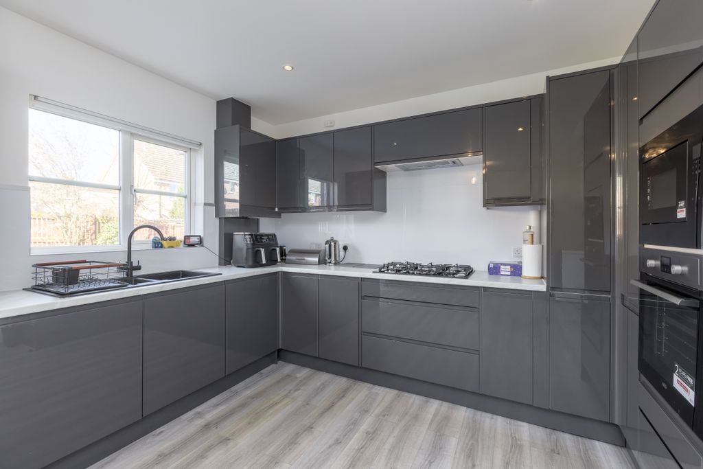 Property photo 2 of 12 Property Image 3