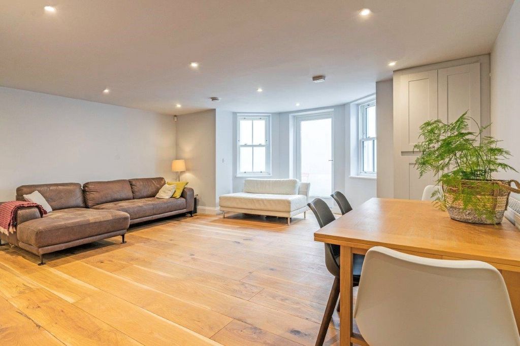Property photo 2 of 11 Sitting Room