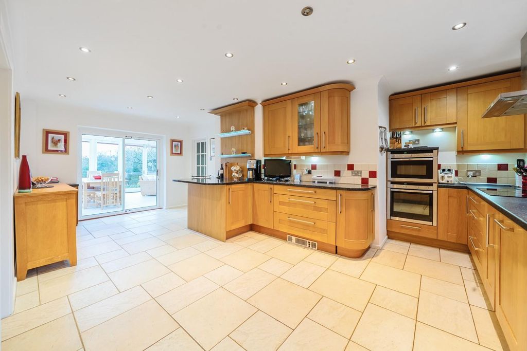 Property photo 3 of 36 1385717-20-6929c970Cb50E.Jpg