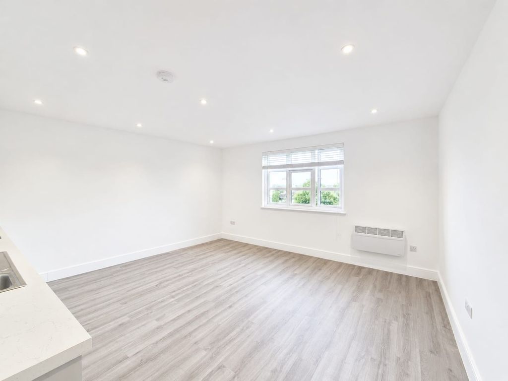 Property photo 3 of 4 Living Room
