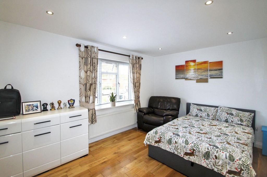 Property photo 3 of 23