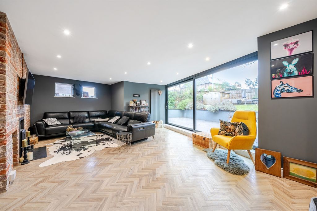 Property photo 2 of 13