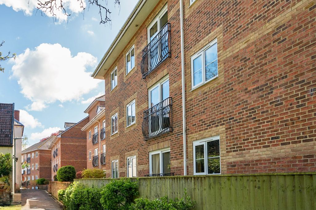 Property photo 1 of 22 .