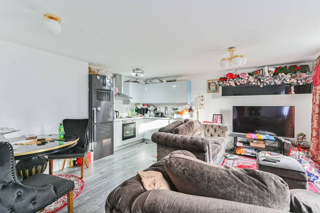 Property photo 3 of 8